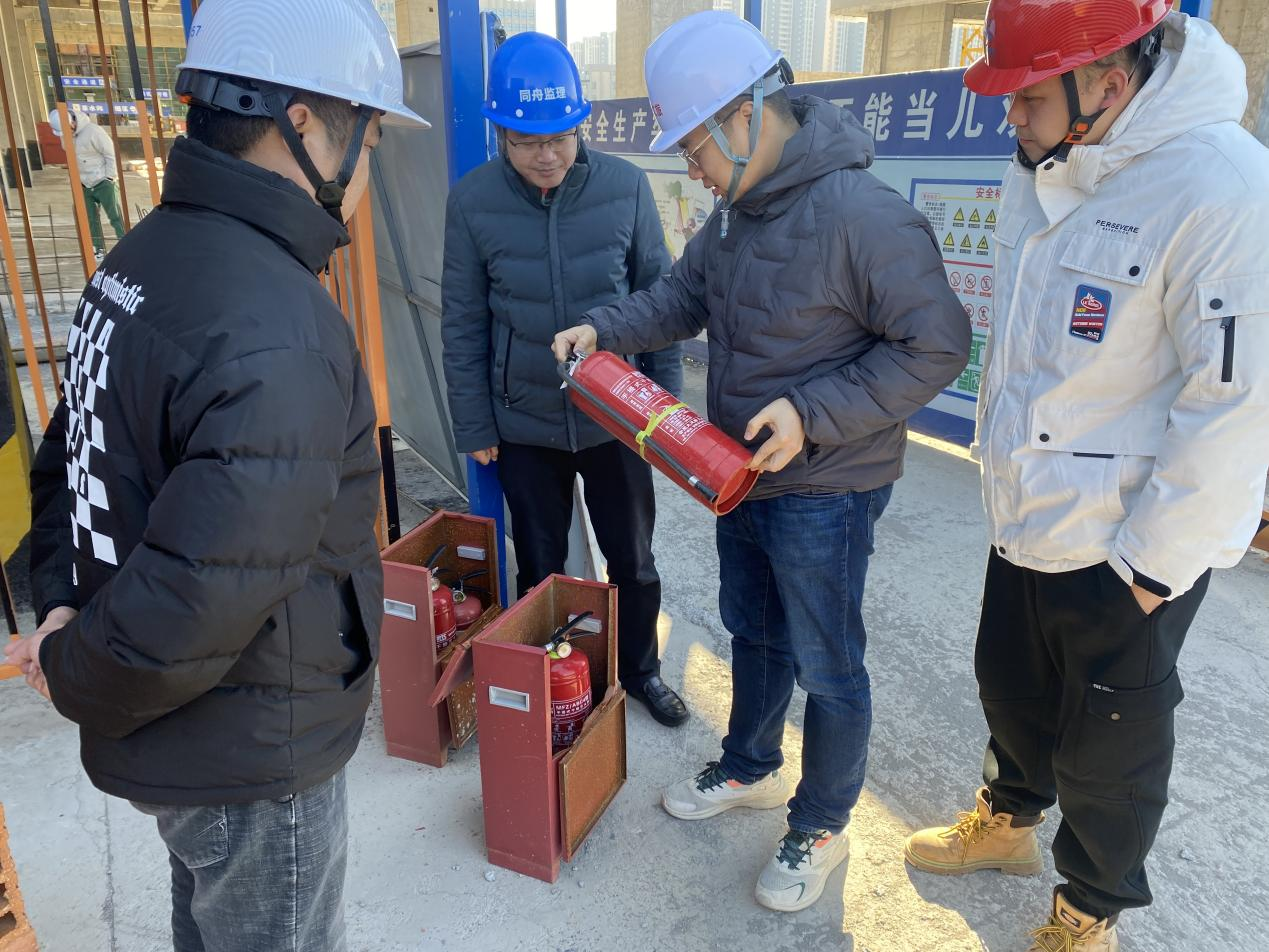 市应急指挥物资储备中心项目开展春节前安全生产大检查