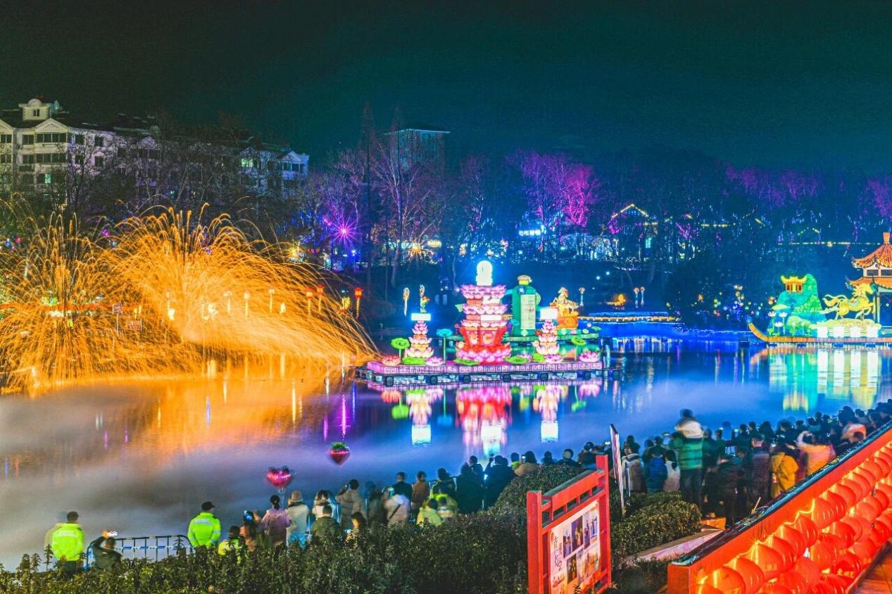 守璀璨灯火，护平安佳节——滁州市保安公司圆满完成第十届南湖灯会安保任务