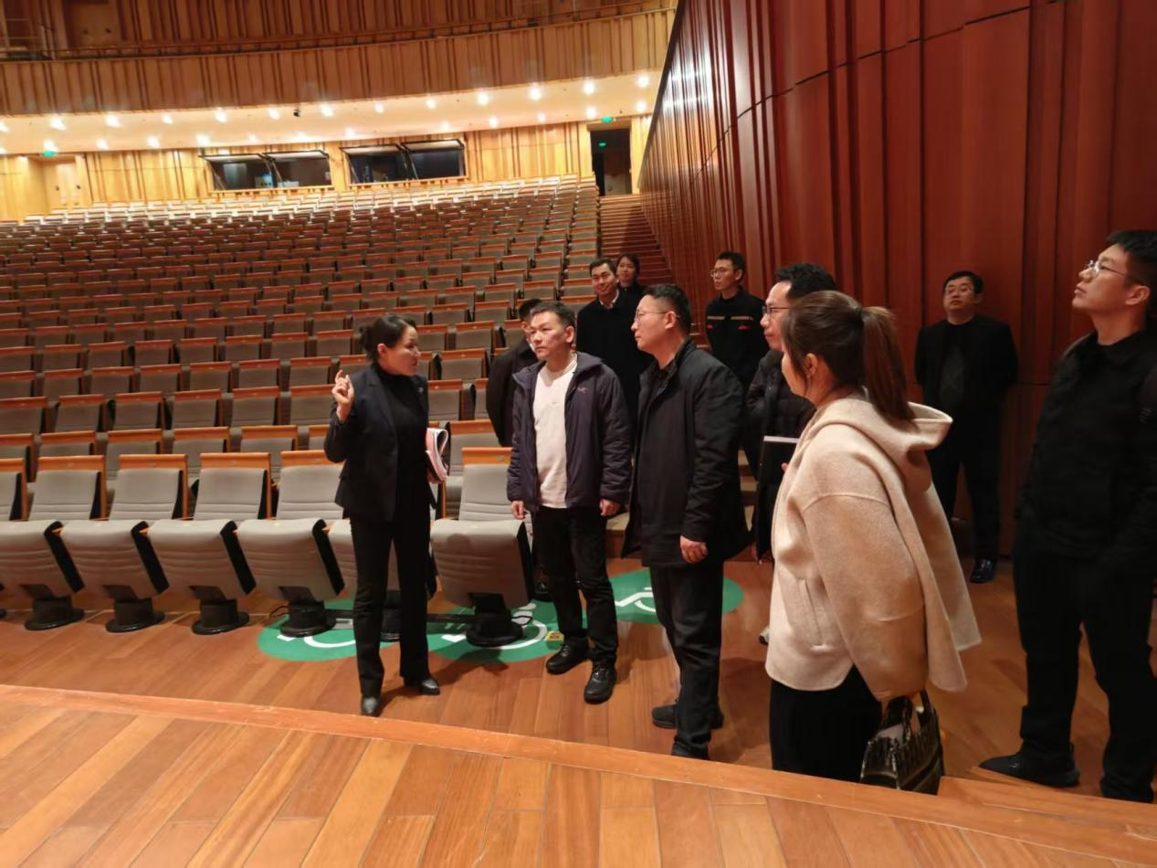 对标先进谋发展 实干为民办实事